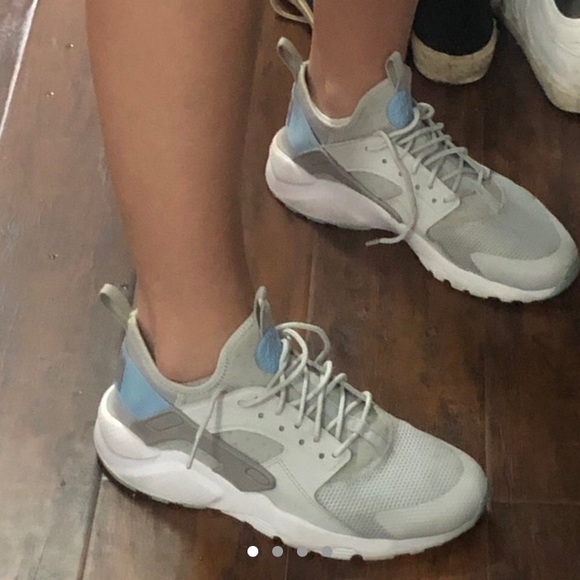 Nike air sneakers. - Picture 1 of 5